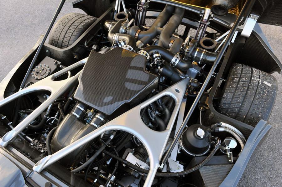 Моторный отсек Hennessey Venom GT 2013 года  (фото 44 из 55)